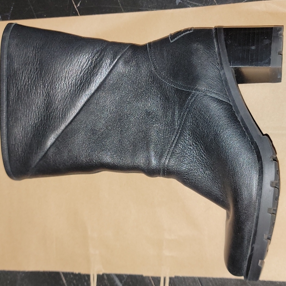 Ugg Jessia leather boots with fur lining